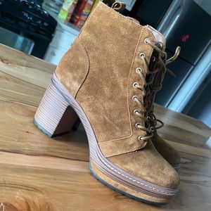 NWOT Steve Madden Lace Up Booties